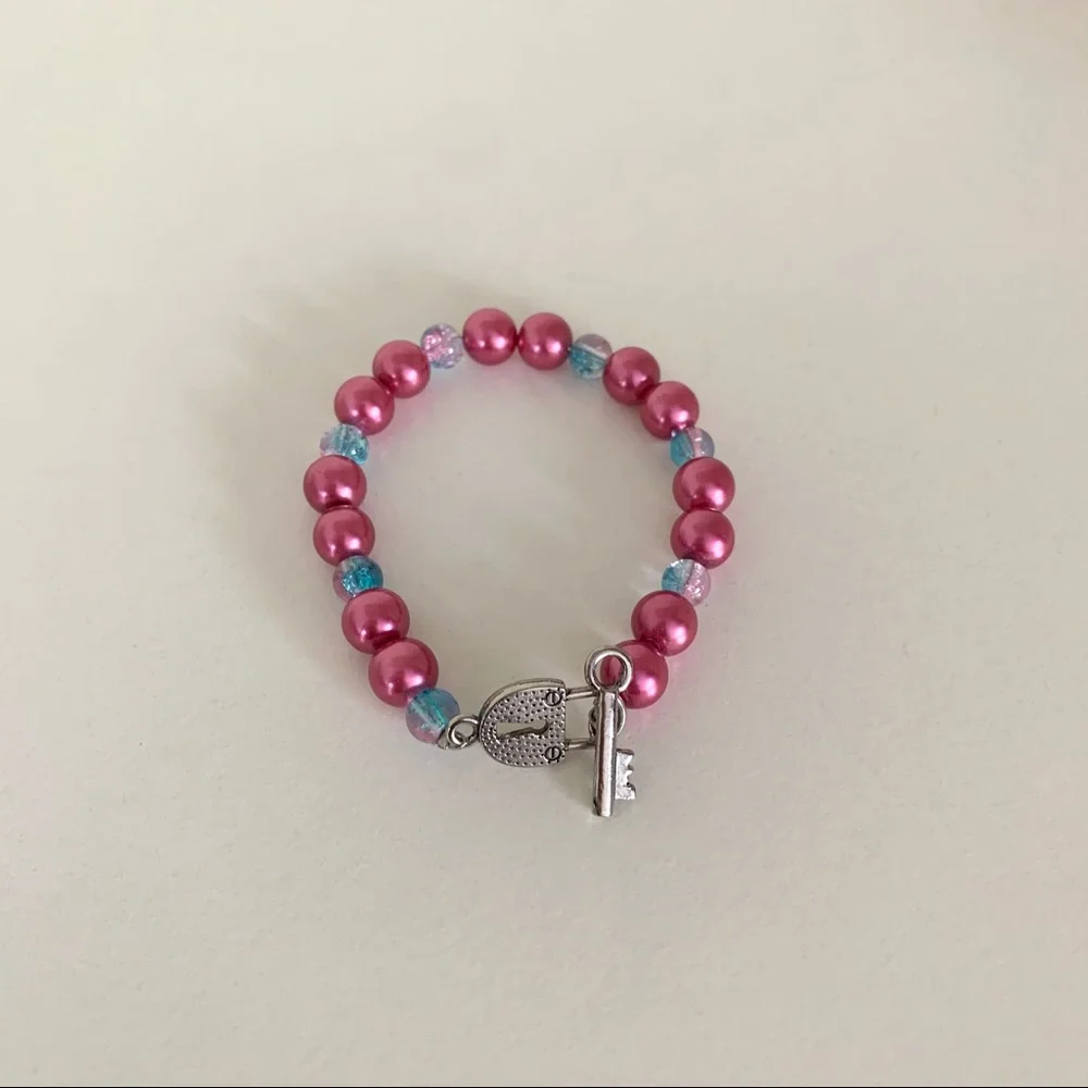 Hold Y2K pink bead bracelet